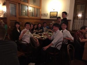 100年以上の歴史を持つ地元のパブにて
